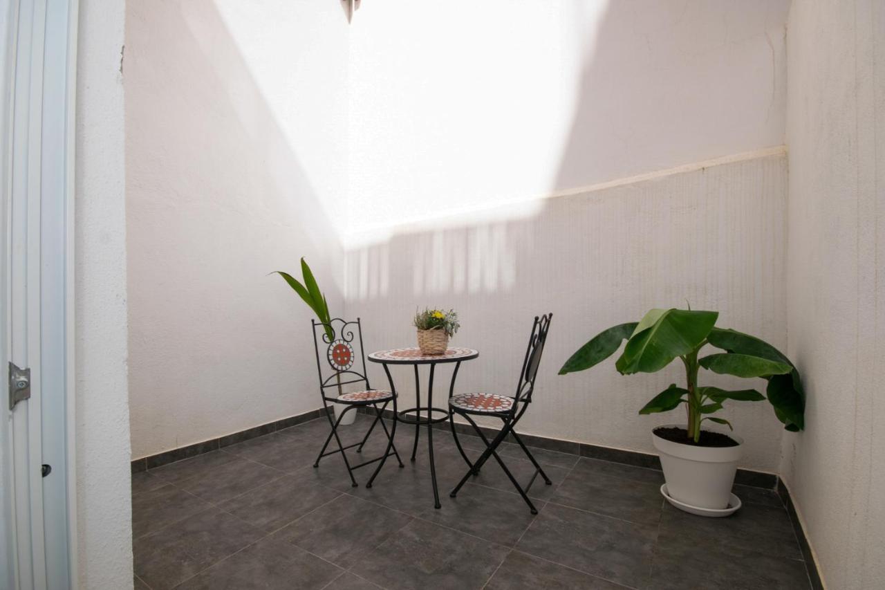 Apartahotel Casa Batito L'Hospitalet de Llobregat Buitenkant foto
