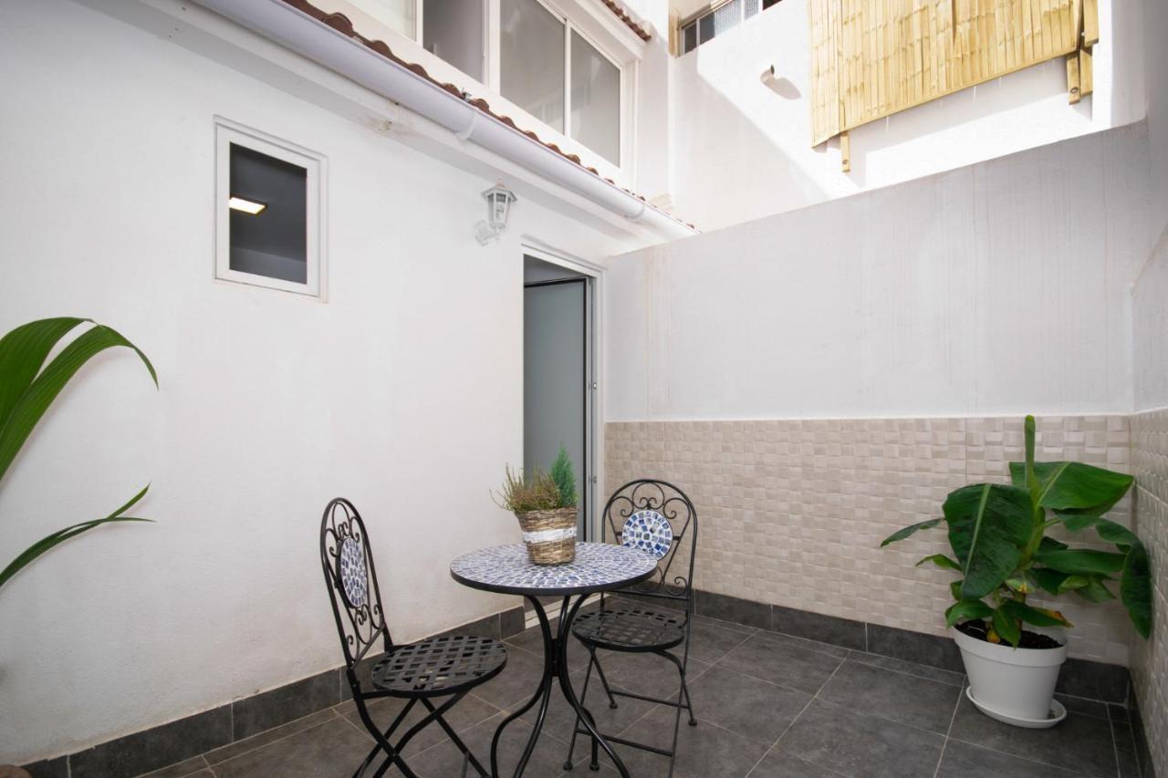Apartahotel Casa Batito L'Hospitalet de Llobregat Buitenkant foto