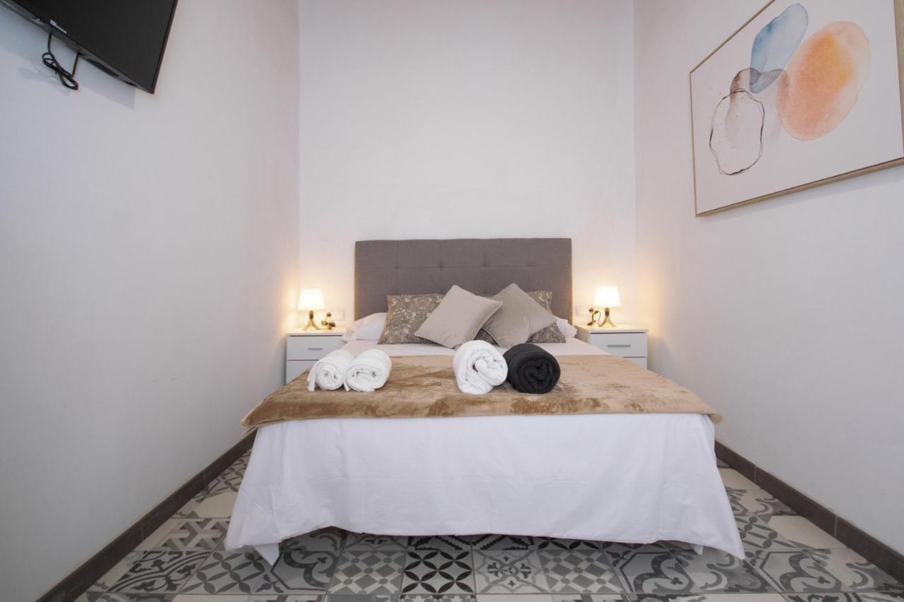 Apartahotel Casa Batito L'Hospitalet de Llobregat Buitenkant foto