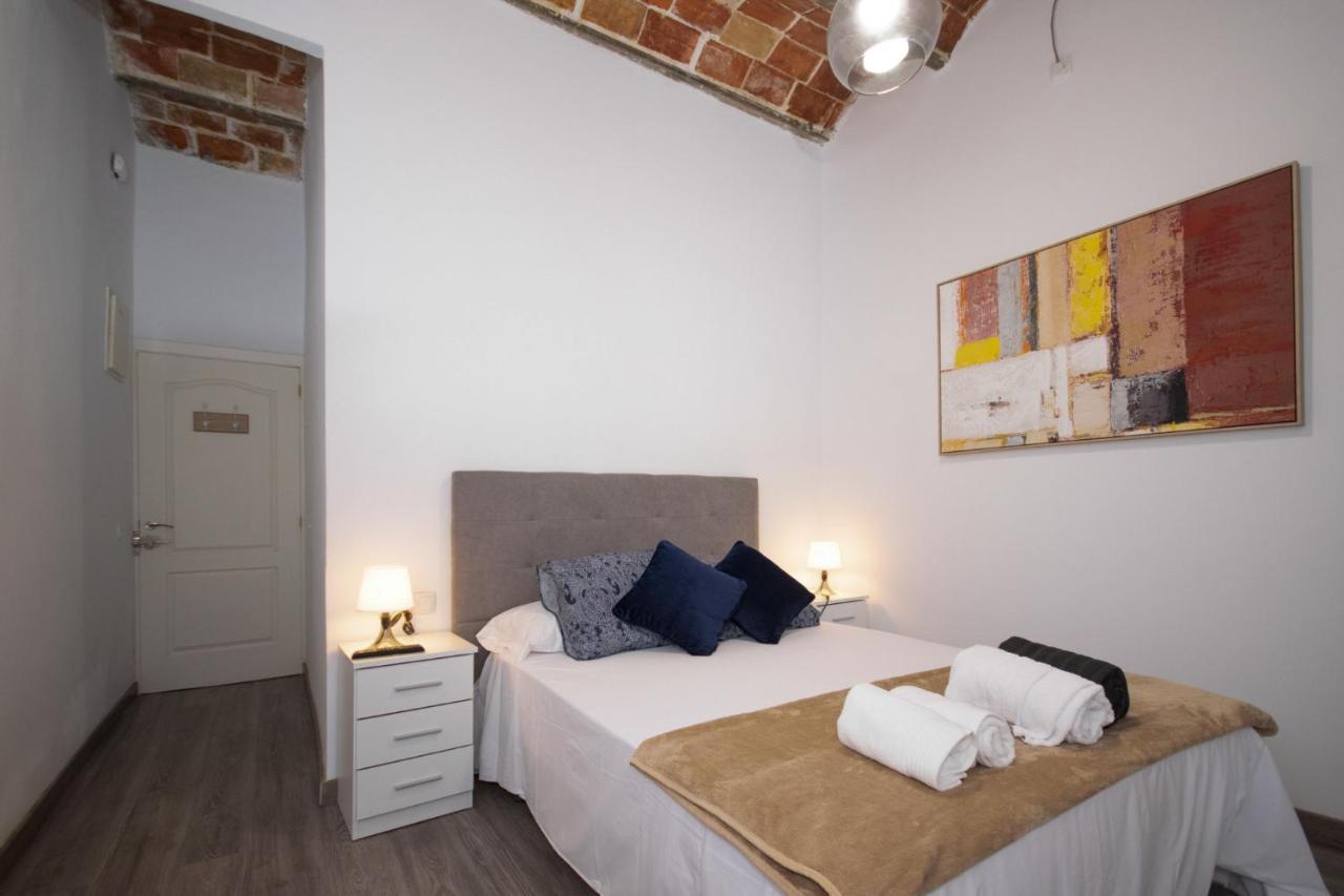 Apartahotel Casa Batito L'Hospitalet de Llobregat Buitenkant foto